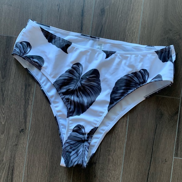 Bikini bottom - Picture 1 of 3